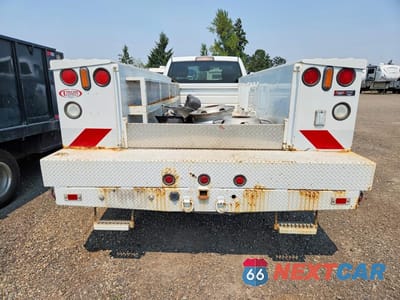 Zdjęcie 6 z 12 samochodu: 2017 RAM 5500 HD DRW 4WD SVC BODY VIN:3C7WRNBJ6HG604231 - miniatura