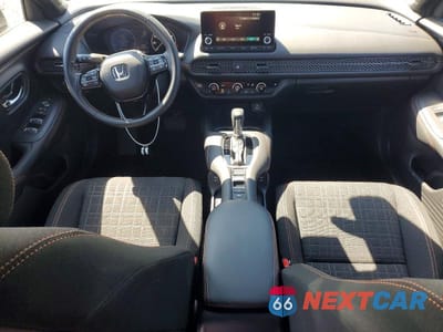 Zdjęcie 8 z 13 samochodu: 2025 HONDA HR-V SPORT VIN:3CZRZ2H56SM752207 - miniatura