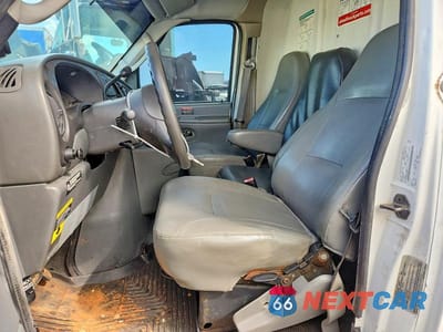 Zdjęcie 7 z 13 samochodu: 2008 FORD E450 DELIVERY TRUCK VIN:1FDXE45S38DB21137 - miniatura