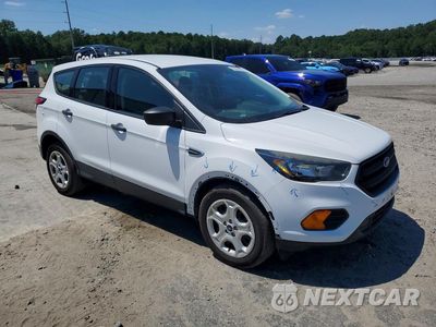 Czwarte zdjęcie samochodu z boku: 2018 FORD ESCAPE S VIN:1FMCU0F73JUC26951 - miniatura