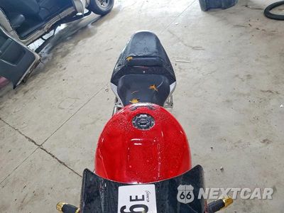 Piąte zdjęcie samochodu w środku: 2000 SUZUKI GSX-R750 VIN:JS1GR7HA7Y2102304 - miniatura