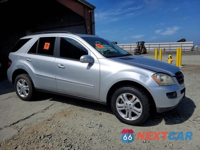 Czwarte zdjęcie samochodu z boku: 2006 MERCEDES-BENZ ML VIN:4JGBB86E86A104335 - miniatura