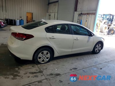 Trzecie zdjęcie samochodu z tyłu: 2018 KIA FORTE LX VIN:3KPFK4A72JE205626 - miniatura