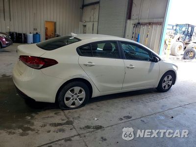 Trzecie zdjęcie samochodu z tyłu: 2018 KIA FORTE LX VIN:3KPFK4A72JE205626 - miniatura