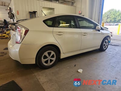 Trzecie zdjęcie samochodu z tyłu: 2015 TOYOTA PRIUS TWO VIN:JTDKN3DU2F1950548 - miniatura