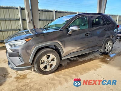 2021 TOYOTA RAV4 XLE 2T3W1RFV0MC134511 - główne zdjęcie licytacji z USA - miniatura