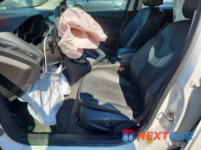 Zdjęcie 7 z 12 samochodu: 2013 FORD FOCUS TITANIUM VIN:1FADP3J25DL263593 - miniatura