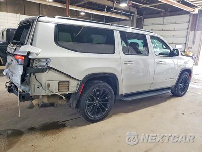 Trzecie zdjęcie samochodu z tyłu: 2023 JEEP WAGONEER L SERIES II VIN:1C4SJSBP0PS558568 - miniatura