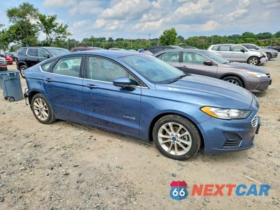 Czwarte zdjęcie samochodu z boku: 2019 FORD FUSION SE VIN:3FA6P0LU5KR151252 - miniatura