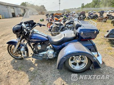 Trzecie zdjęcie samochodu z tyłu: 2012 HARLEY-DAVIDSON FLHX STREET GLIDE VIN:1HD1KBM1XCB692398 - miniatura