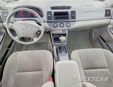 Zdjęcie 8 z 12 samochodu: 2005 TOYOTA CAMRY LE VIN:4T1BE32K05U944371 - miniatura