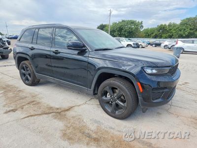 Czwarte zdjęcie samochodu z boku: 2025 JEEP GRAND CHEROKEE LAREDO VIN:1C4RJGAG2SC372904 - miniatura
