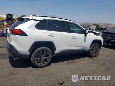 Trzecie zdjęcie samochodu z tyłu: 2023 TOYOTA RAV4 SE VIN:4T3T6RFV9PU112062 - miniatura