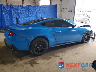 Trzecie zdjęcie samochodu z tyłu: 2024 FORD MUSTANG GT VIN:1FA6P8CF7R5408134 - miniatura