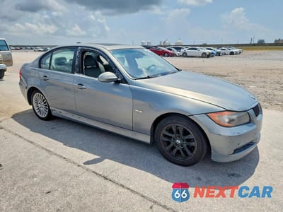 Czwarte zdjęcie samochodu z boku: 2006 BMW 325 I VIN:WBAVB13556KX42076 - miniatura