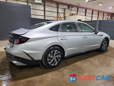 Trzecie zdjęcie samochodu z tyłu: 2026 HYUNDAI SONATA HYBRID BLUE VIN:KMHL24JJ0TA171993 - miniatura