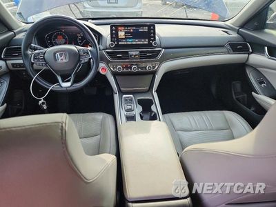 Zdjęcie 8 z 13 samochodu: 2018 HONDA ACCORD TOURING VIN:1HGCV2F97JA045711 - miniatura