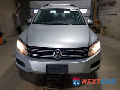 Piąte zdjęcie samochodu w środku: 2016 VOLKSWAGEN TIGUAN S VIN:WVGBV7AX0GW604486 - miniatura