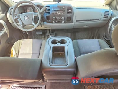 Zdjęcie 8 z 12 samochodu: 2010 CHEVROLET SILVERADO K1500 LS VIN:1GCSKREA2AZ161097 - miniatura