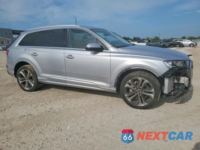 Czwarte zdjęcie samochodu z boku: 2022 AUDI Q7 PREMIUM PLUS VIN:WA1LXBF72ND014713 - miniatura