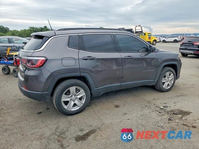 Trzecie zdjęcie samochodu z tyłu: 2022 JEEP COMPASS LATITUDE VIN:3C4NJDBB7NT102043 - miniatura