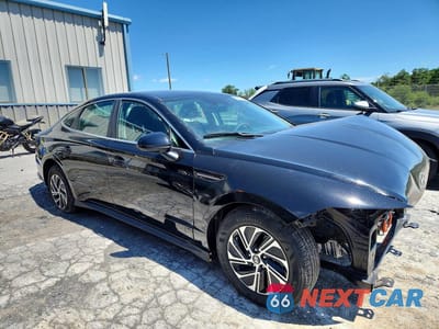 Czwarte zdjęcie samochodu z boku: 2026 HYUNDAI SONATA HYBRID BLUE VIN:KMHL24JJ2TA169520 - miniatura