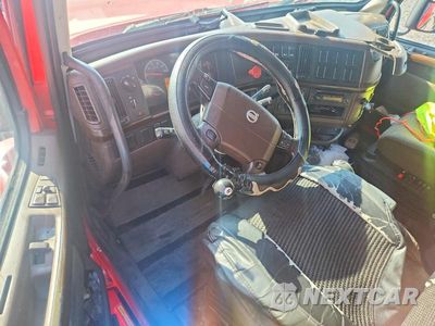 Zdjęcie 8 z 13 samochodu: 2015 VOLVO VN VNL VIN:4V4NC9EH8FN185401 - miniatura