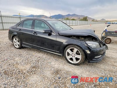 Czwarte zdjęcie samochodu z boku: 2011 MERCEDES-BENZ C 300 4MATIC VIN:WDDGF8BBXBR174091 - miniatura