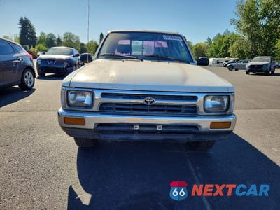Piąte zdjęcie samochodu w środku: 1992 TOYOTA PICKUP DELUXE VIN:JT4RN93P6N5054791 - miniatura