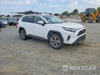 Czwarte zdjęcie samochodu z boku: 2024 TOYOTA RAV4 XLE VIN:2T3W1RFV1RW355699 - miniatura