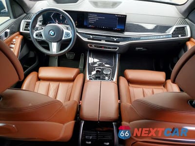 Zdjęcie 8 z 13 samochodu: 2025 BMW X7 XDRIVE40I VIN:5UX23EM05S9W26471 - miniatura