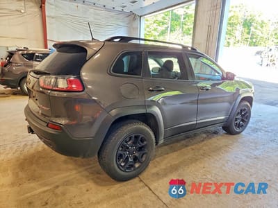 Trzecie zdjęcie samochodu z tyłu: 2022 JEEP CHEROKEE TRAILHAWK VIN:1C4PJMBXXND553025 - miniatura