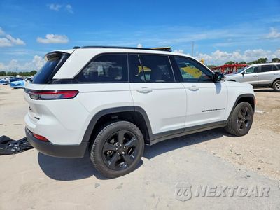 Trzecie zdjęcie samochodu z tyłu: 2025 JEEP GRAND CHEROKEE LIMITED VIN:1C4RJGBG0SC314871 - miniatura