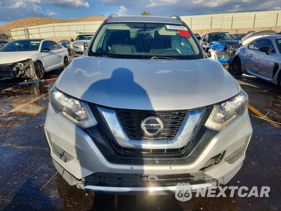 Piąte zdjęcie samochodu w środku: 2018 NISSAN ROGUE SV VIN:KNMAT2MT3JP584530 - miniatura