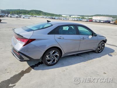 Trzecie zdjęcie samochodu z tyłu: 2025 HYUNDAI ELANTRA SEL SPORT VIN:KMHLM4DG6SU971995 - miniatura