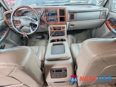 Zdjęcie 8 z 12 samochodu: 2003 GMC YUKON XL K1500 VIN:3GKFK16Z53G176322 - miniatura
