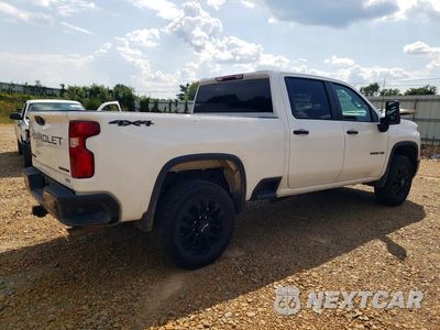 Trzecie zdjęcie samochodu z tyłu: 2026 CHEVROLET SILVERADO K2500 CUSTOM VIN:2GC4KME72T1129701 - miniatura