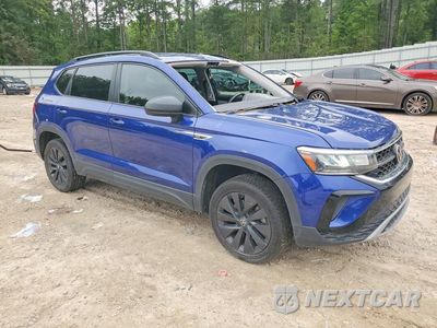 Czwarte zdjęcie samochodu z boku: 2022 VOLKSWAGEN TAOS S VIN:3VVDX7B27NM011801 - miniatura