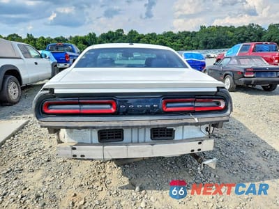 Zdjęcie 6 z 12 samochodu: 2015 DODGE CHALLENGER SXT VIN:2C3CDZAT3FH702305 - miniatura