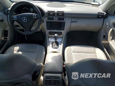 Zdjęcie 8 z 12 samochodu: 2005 MERCEDES-BENZ C 230K SPORT SEDAN VIN:WDBRF40J55A707956 - miniatura