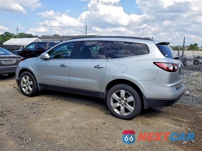 Drugie zdjęcie samochodu z przodu: 2017 CHEVROLET TRAVERSE LT VIN:1GNKRGKD2HJ105725 - miniatura