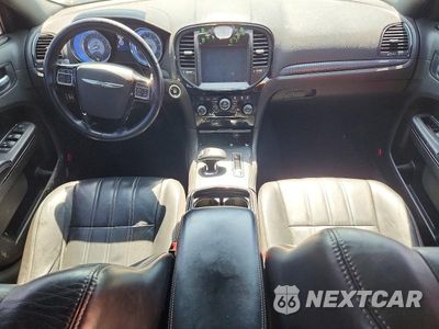 Zdjęcie 8 z 13 samochodu: 2014 CHRYSLER 300 S VIN:2C3CCAGG5EH384409 - miniatura