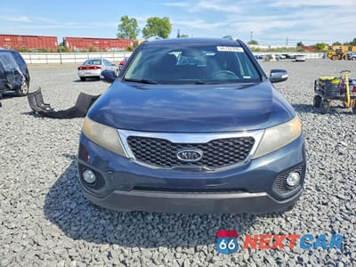Piąte zdjęcie samochodu w środku: 2012 KIA SORENTO LX VIN:5XYKT3A60CG236103 - miniatura