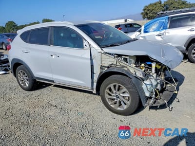 Czwarte zdjęcie samochodu z boku: 2017 HYUNDAI TUCSON SE VIN:KM8J3CA42HU280065 - miniatura