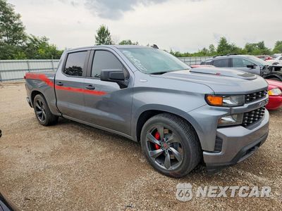 Czwarte zdjęcie samochodu z boku: 2021 CHEVROLET SILVERADO K1500 CUSTOM VIN:1GCUYBEF8MZ100948 - miniatura