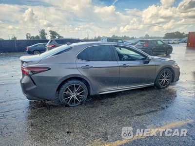 Trzecie zdjęcie samochodu z tyłu: 2024 TOYOTA CAMRY SE VIN:4T1G11AK6RU887140 - miniatura