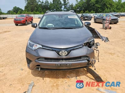 Piąte zdjęcie samochodu w środku: 2017 TOYOTA RAV4 LE VIN:JTMZFREV9HJ711507 - miniatura