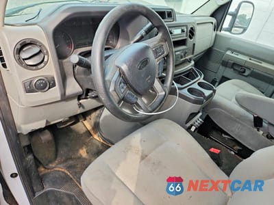 Zdjęcie 8 z 13 samochodu: 2021 FORD ECONOLINE E350 SUPER DUTY CUTAWAY VAN VIN:1FDWE3FN2MDC35171 - miniatura