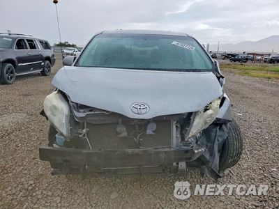 Piąte zdjęcie samochodu w środku: 2013 TOYOTA SIENNA XLE 8-PASSENGER VIN:5TDYK3DC4DS351211 - miniatura