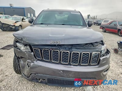 Piąte zdjęcie samochodu w środku: 2016 JEEP GRAND CHEROKEE LAREDO VIN:1C4RJFAG7GC498550 - miniatura